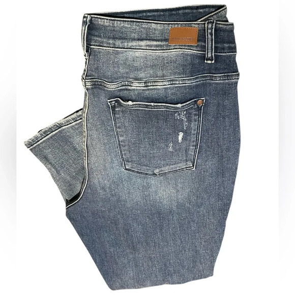 Judy Blue distressed jeans - Picture 3 of 3